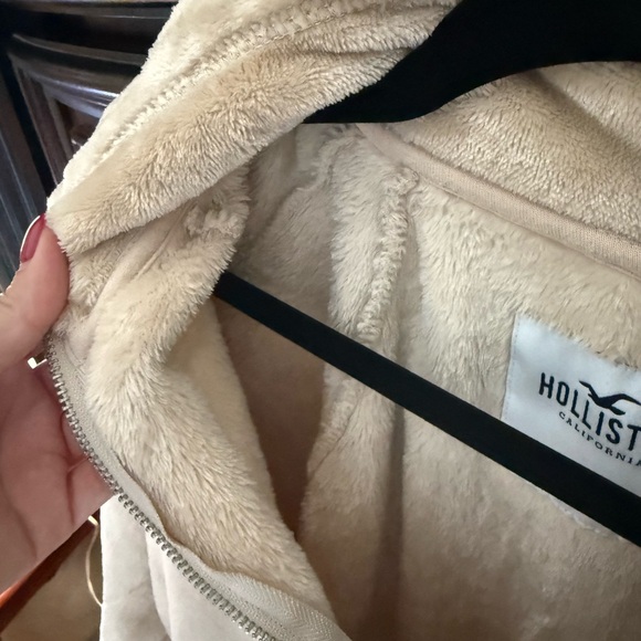 Hollister Cream Fleece Quarter-Zip Pullover cropped - Picture 3 of 5